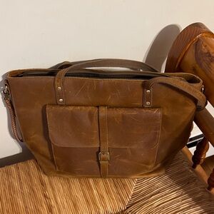 Elegant Tan Leather Crossbody Bag